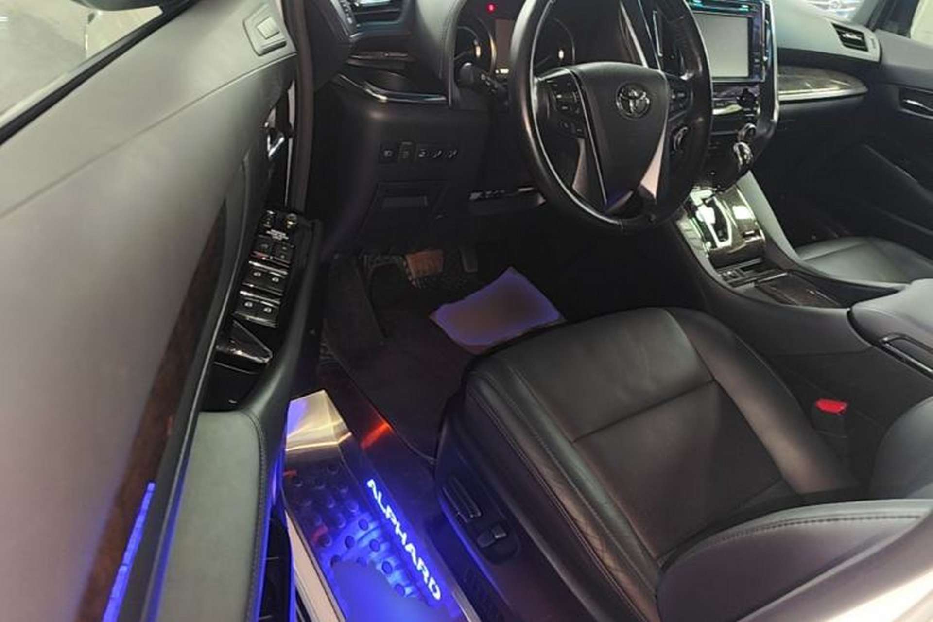 Used Toyota Vellfire 2019 Dual-Engine 2.5L HV Prestige Edition Driver Seat