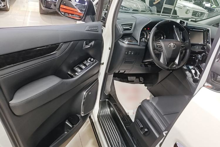 Used Toyota Vellfire 2019 Dual-Engine 2.5L HV Luxury Edition Driver Seat