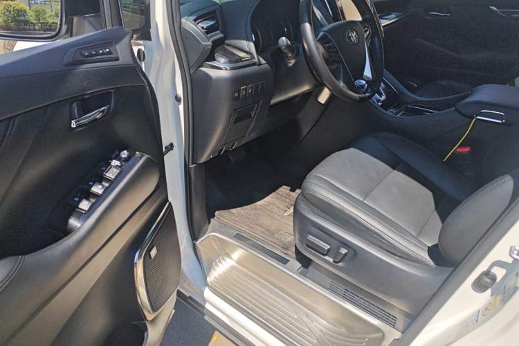 Used Toyota Vellfire 2019 Dual-Engine 2.5L HV Luxury Edition Driver Seat