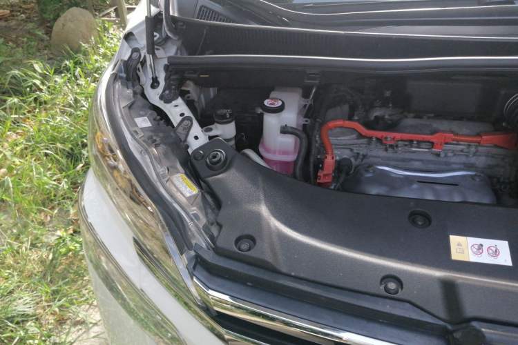 Used Toyota Vellfire 2019 Dual-Engine 2.5L HV Luxury Edition Engine Bay Right