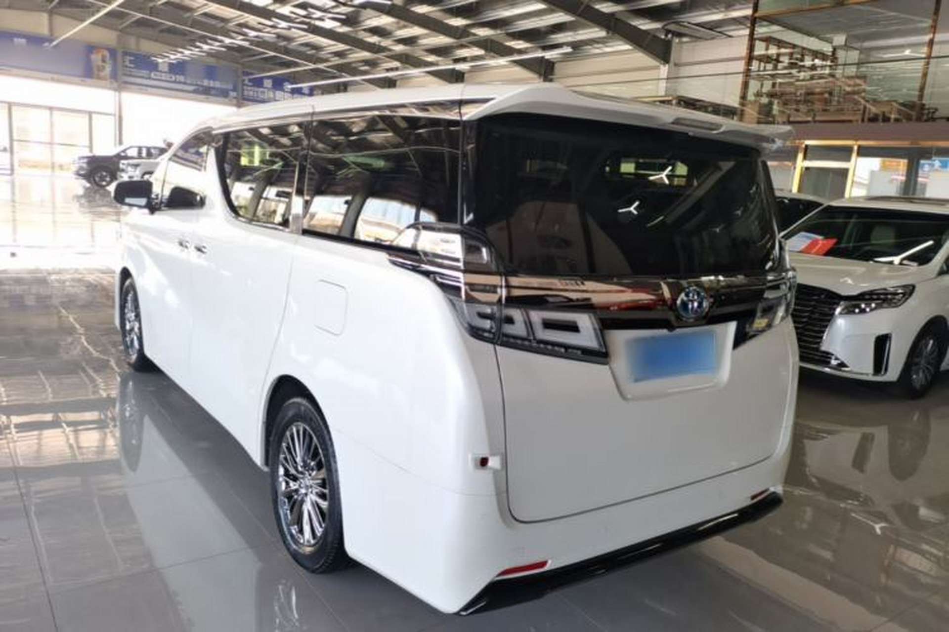 Used Toyota Vellfire 2019 Dual-Engine 2.5L HV Luxury Edition Exterior 2