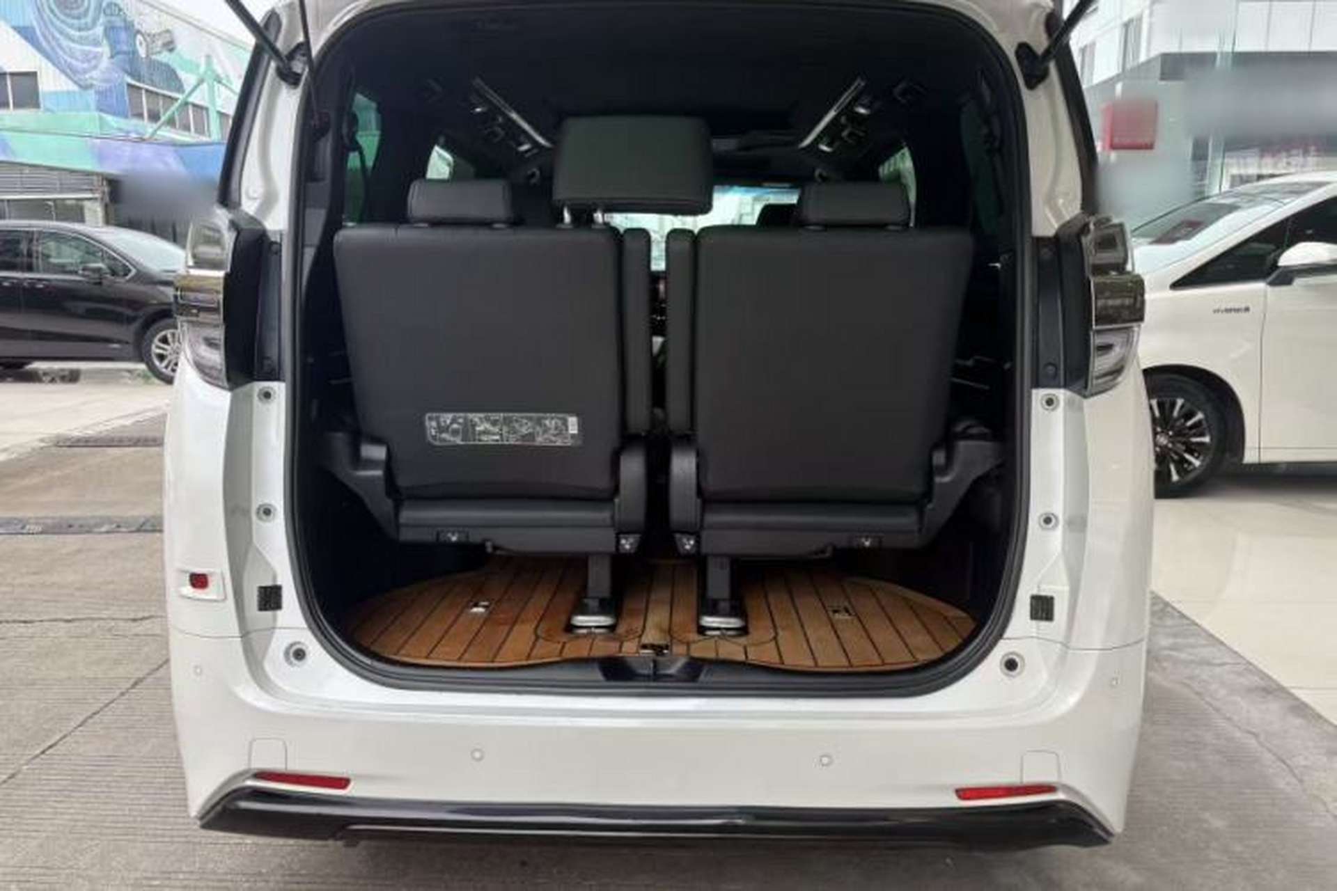 Used Toyota Vellfire 2019 Dual-Engine 2.5L HV Prestige Edition Exterior 6
