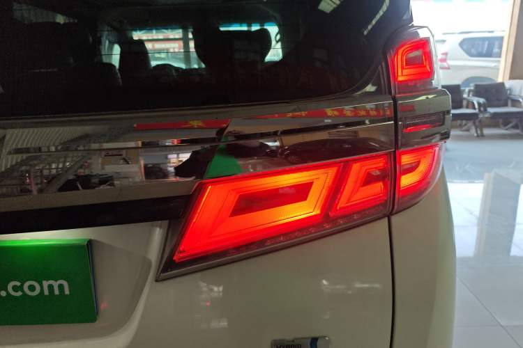 Used Toyota Vellfire 2019 Dual-Engine 2.5L HV Luxury Edition Exterior 6