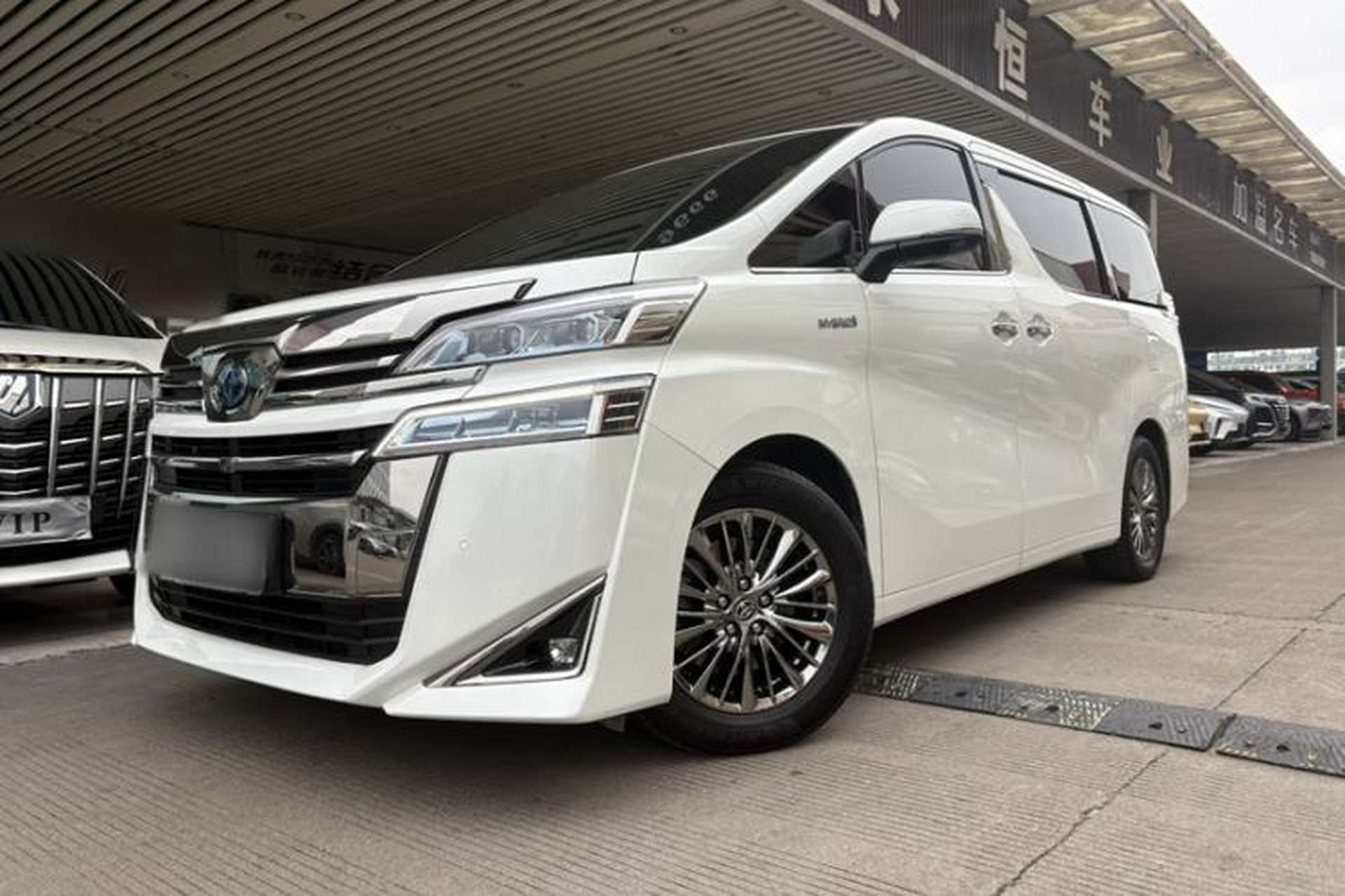 Used Toyota Vellfire 2019 Dual-Engine 2.5L HV Prestige Edition Front Left 45 Deg