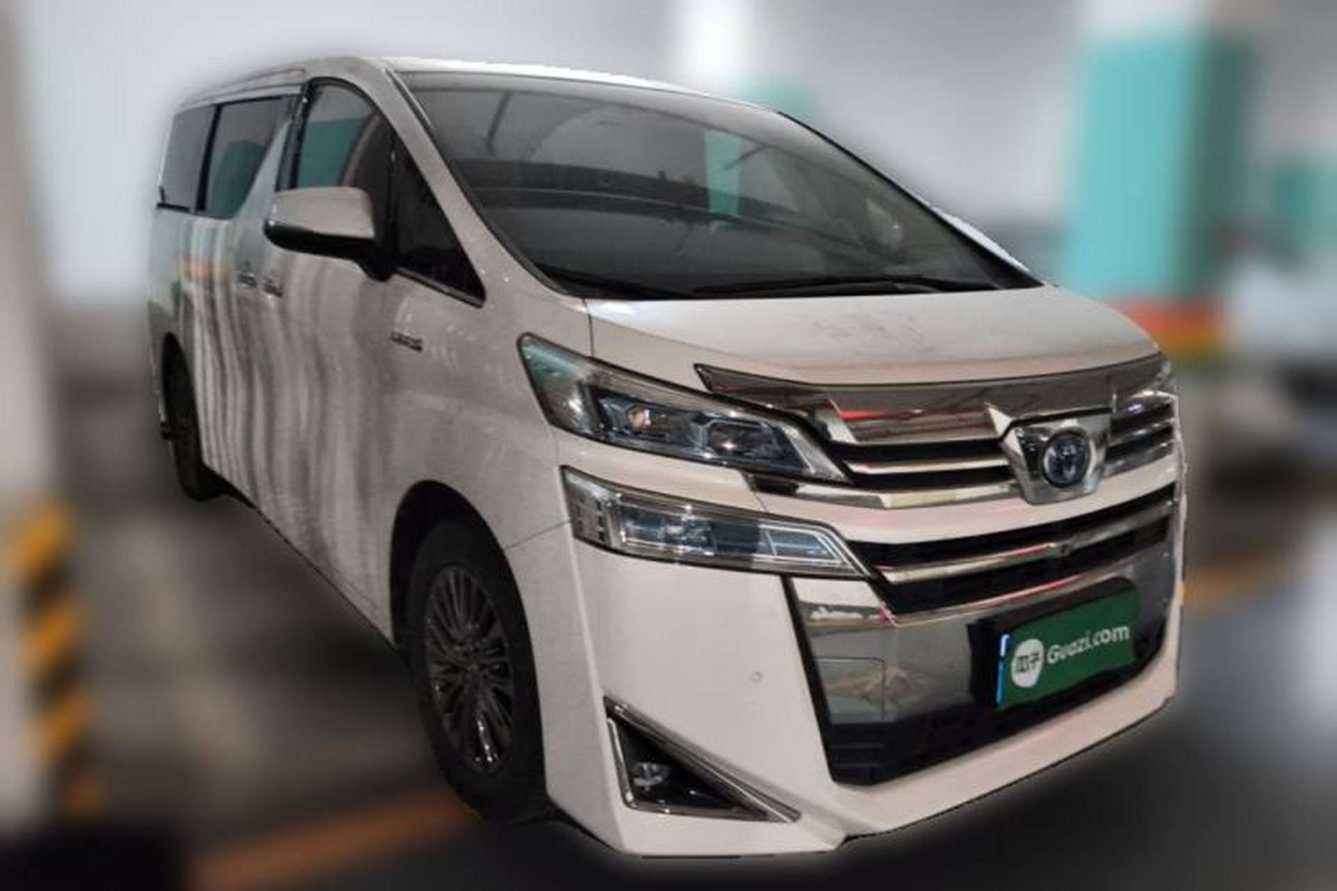 Used Toyota Vellfire 2019 Dual-Engine 2.5L HV Luxury Edition Front Right 45 Deg
