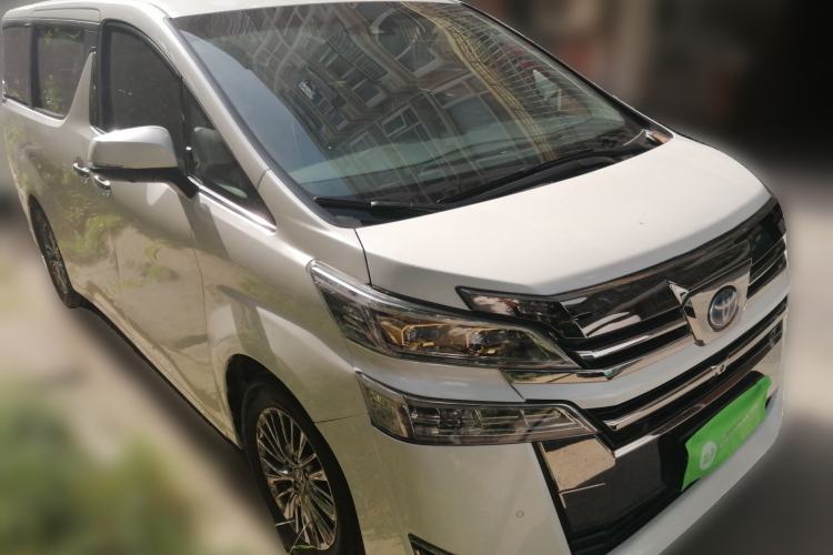 Used Toyota Vellfire 2019 Dual-Engine 2.5L HV Luxury Edition Front Right 45 Deg