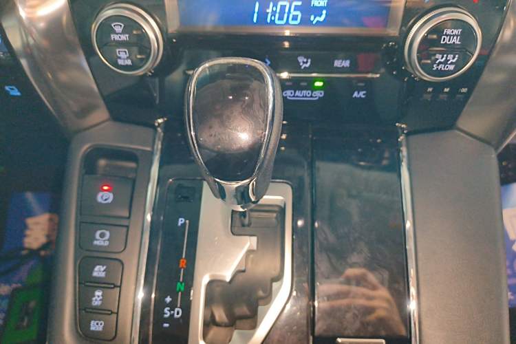 Used Toyota Vellfire 2019 Dual-Engine 2.5L HV Luxury Edition Gear Lever