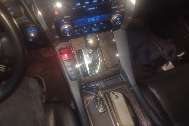 Used Toyota Vellfire 2019 Dual-Engine 2.5L HV Prestige Edition Gear Lever