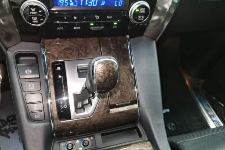 Used Toyota Vellfire 2019 Dual-Engine 2.5L HV Prestige Edition Gear Lever
