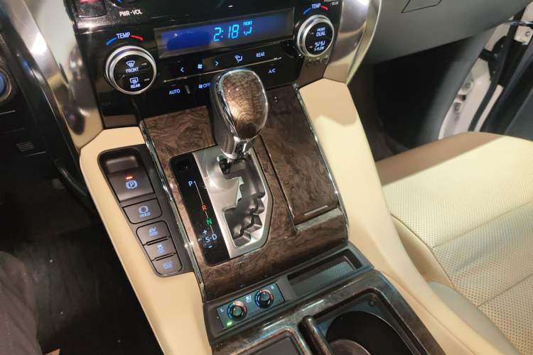 Used Toyota Vellfire 2019 Dual-Engine 2.5L HV Prestige Edition Gear Lever