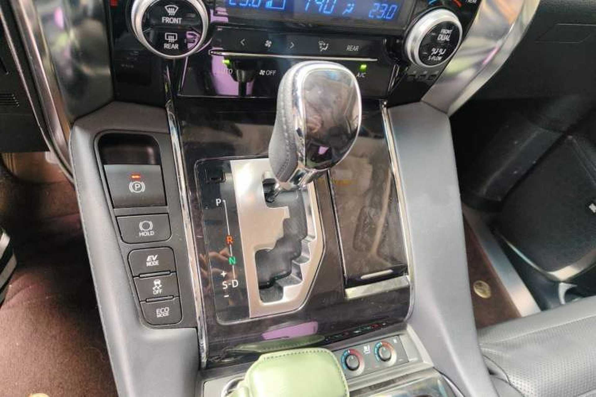 Used Toyota Vellfire 2019 Dual-Engine 2.5L HV Luxury Edition Gear Lever