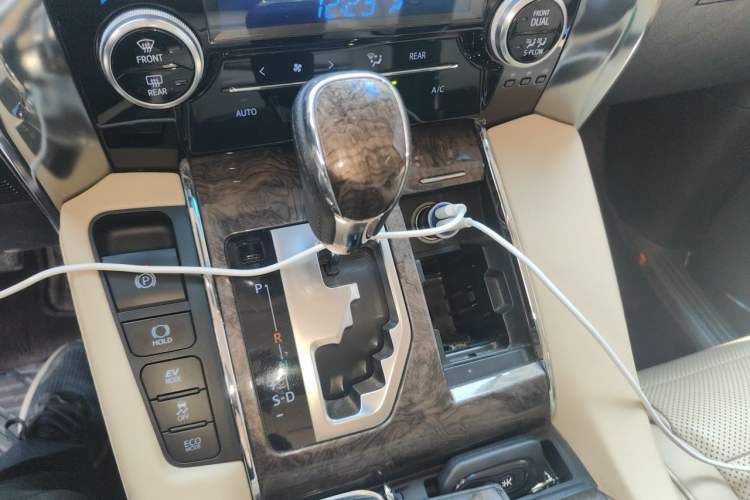 Used Toyota Vellfire 2019 Dual-Engine 2.5L HV Prestige Edition Gear Lever