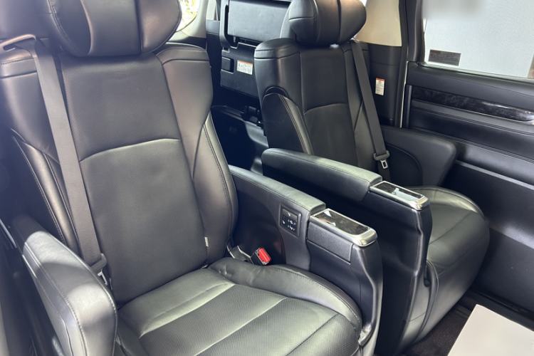 Used Toyota Vellfire 2019 Dual-Engine 2.5L HV Luxury Edition Interior 10