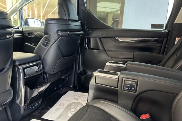 Used Toyota Vellfire 2019 Dual-Engine 2.5L HV Luxury Edition Interior 12