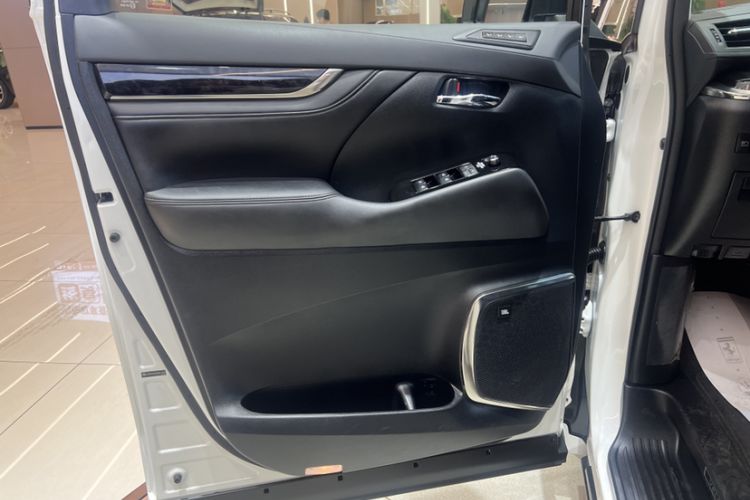 Used Toyota Vellfire 2019 Dual-Engine 2.5L HV Luxury Edition Interior 13