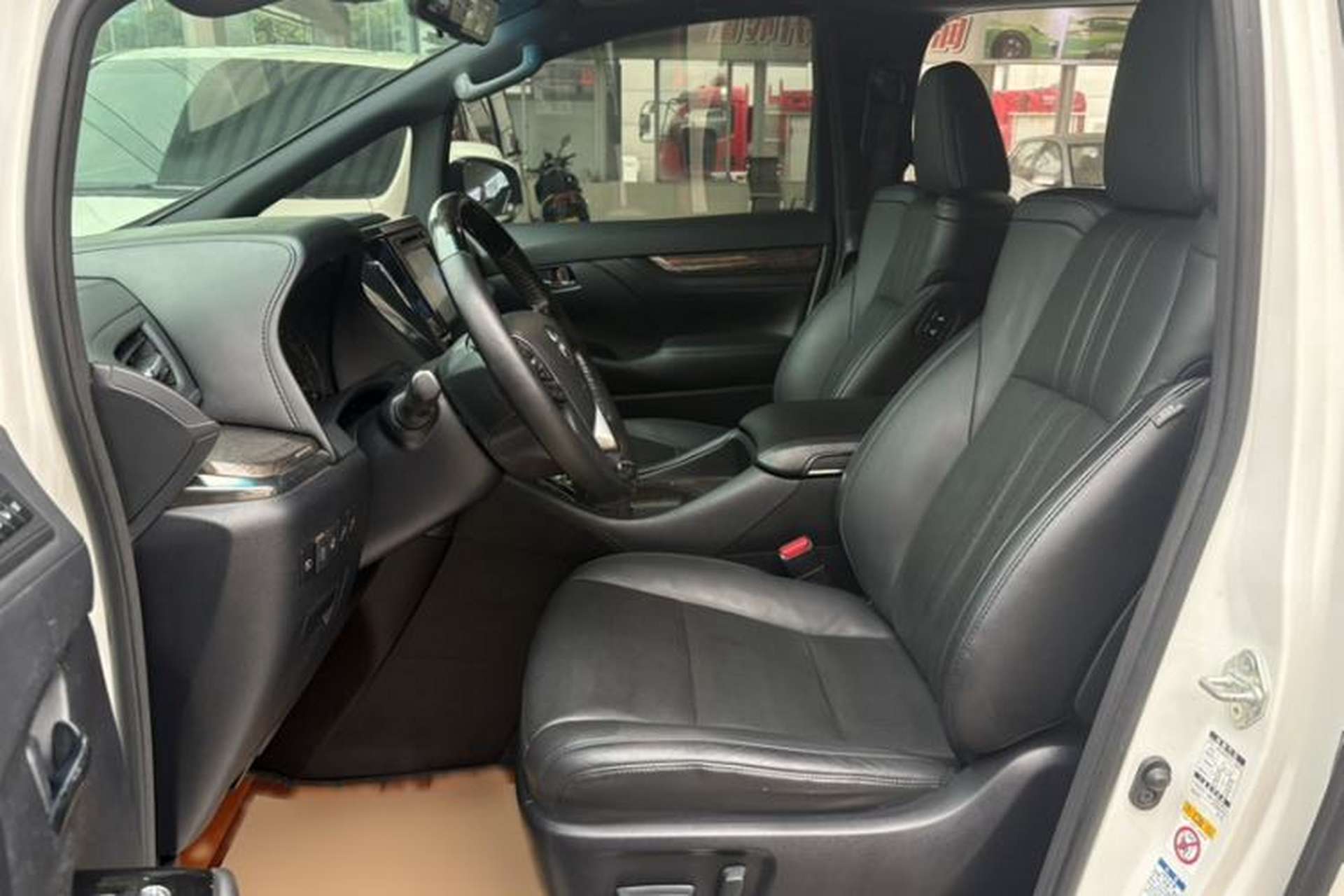 Used Toyota Vellfire 2019 Dual-Engine 2.5L HV Prestige Edition Interior 3