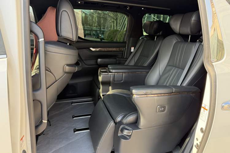 Used Toyota Vellfire 2019 Dual-Engine 2.5L HV Prestige Edition Interior 3