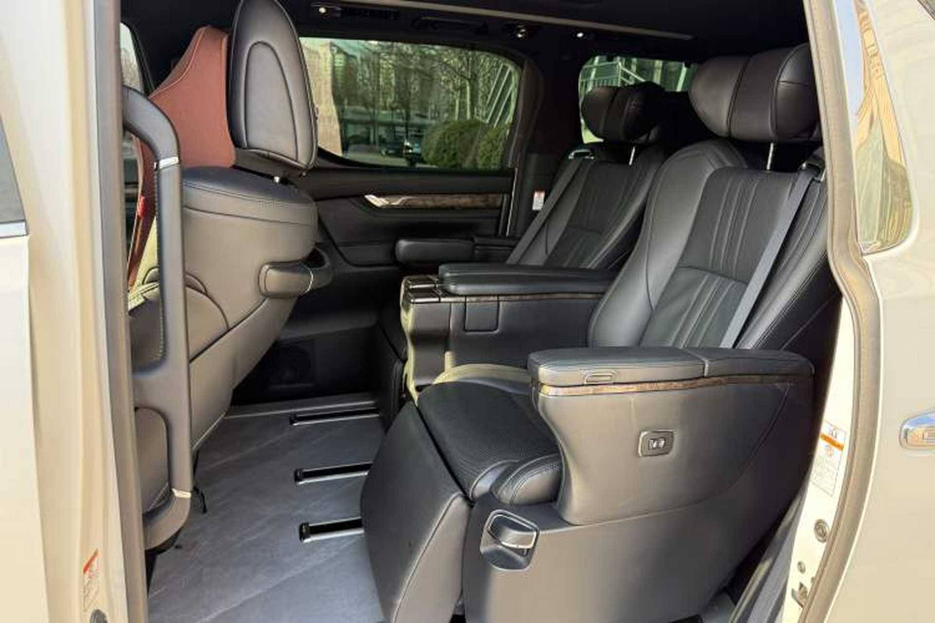 Used Toyota Vellfire 2019 Dual-Engine 2.5L HV Prestige Edition Interior 3