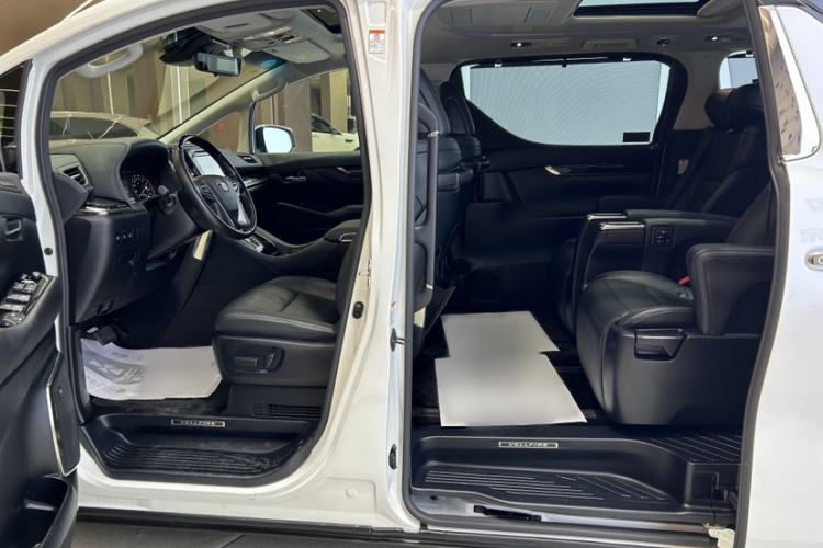 Used Toyota Vellfire 2019 Dual-Engine 2.5L HV Luxury Edition Interior 4
