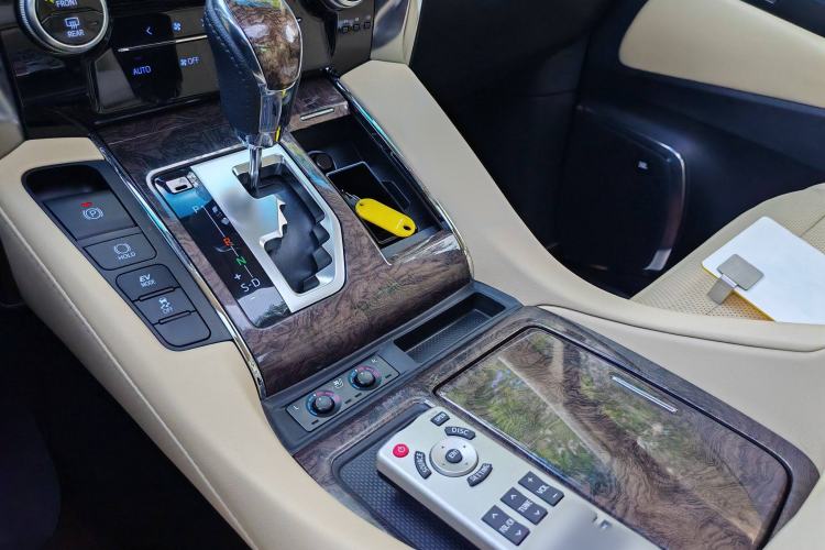 Used Toyota Vellfire 2019 Dual-Engine 2.5L HV Prestige Edition Interior 5