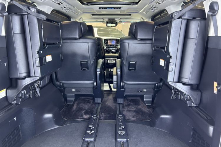 Used Toyota Vellfire 2019 Dual-Engine 2.5L HV Luxury Edition Interior 8