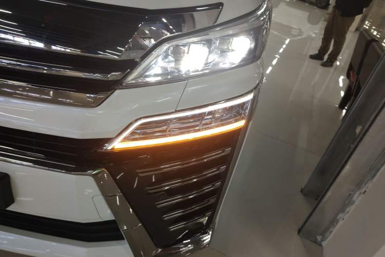 Used Toyota Vellfire 2019 Dual-Engine 2.5L HV Luxury Edition Left Front Headlight