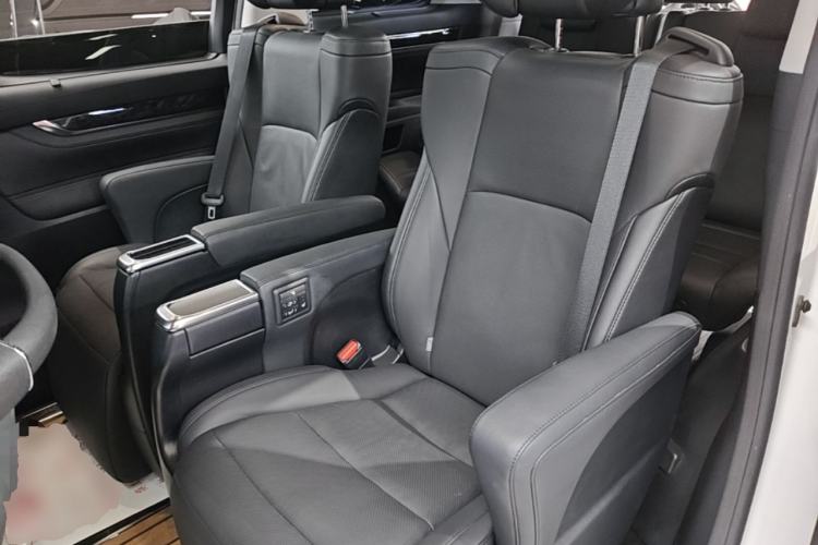 Used Toyota Vellfire 2019 Dual-Engine 2.5L HV Luxury Edition Left Rear Seat