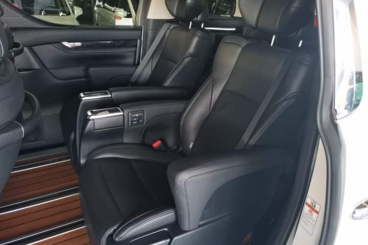 Used Toyota Vellfire 2019 Dual-Engine 2.5L HV Luxury Edition Left Rear Seat