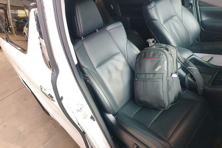 Used Toyota Vellfire 2019 Dual-Engine 2.5L HV Luxury Edition Right Front Seat