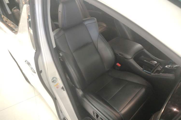 Used Toyota Vellfire 2019 Dual-Engine 2.5L HV Luxury Edition Right Front Seat