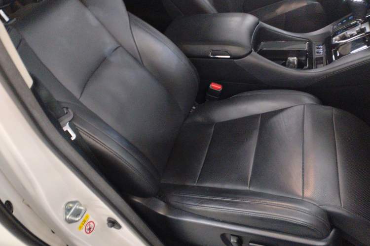 Used Toyota Vellfire 2019 Dual-Engine 2.5L HV Luxury Edition Right Front Seat
