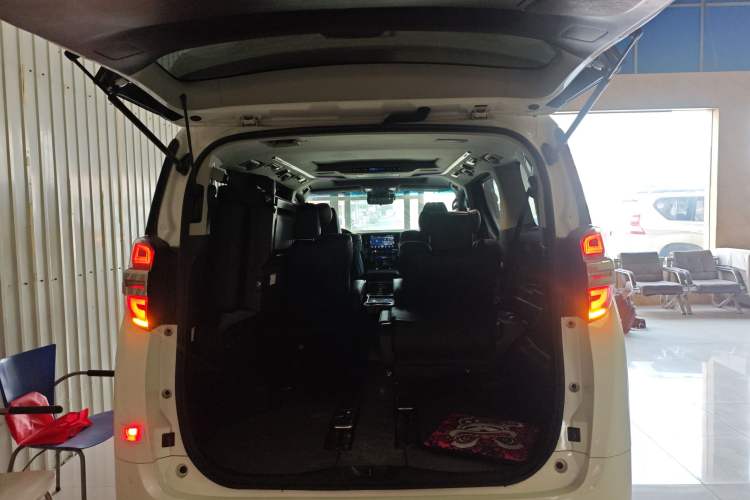 Used Toyota Vellfire 2019 Dual-Engine 2.5L HV Luxury Edition Trunk