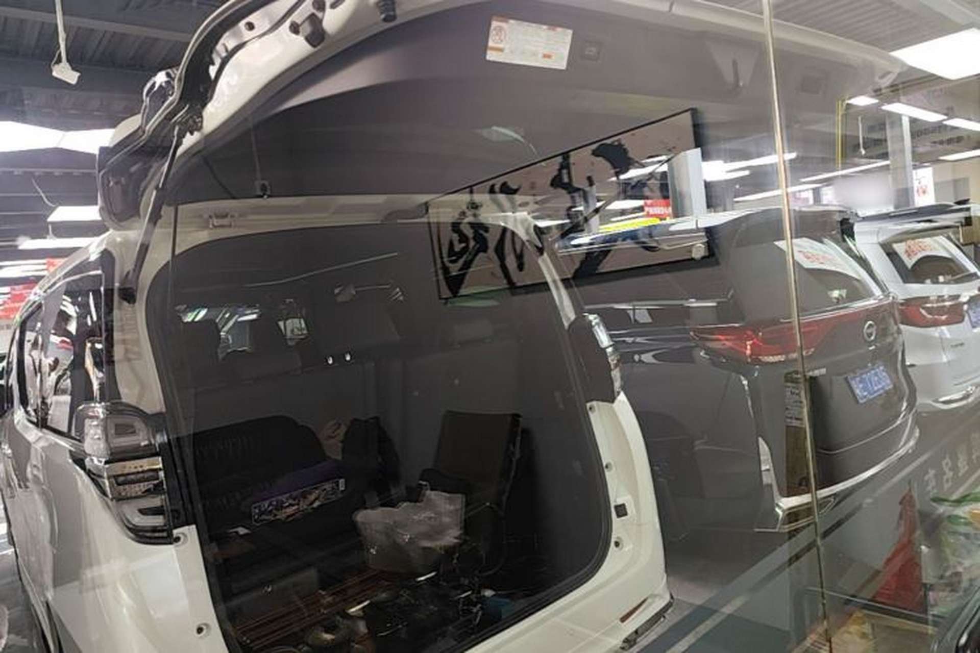 Used Toyota Vellfire 2019 Dual-Engine 2.5L HV Prestige Edition Trunk