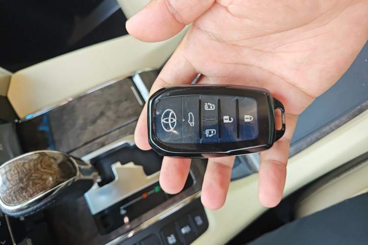 Used Toyota Vellfire 2019 Dual-Engine 2.5L HV Prestige Edition Vehicle Key
