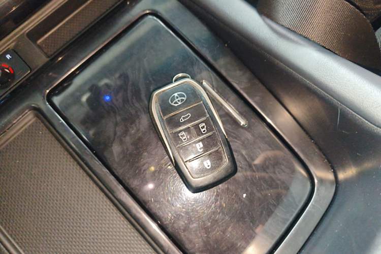 Used Toyota Vellfire 2019 Dual-Engine 2.5L HV Luxury Edition Vehicle Key