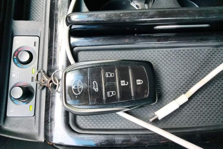 Used Toyota Vellfire 2019 Dual-Engine 2.5L HV Luxury Edition Vehicle Key