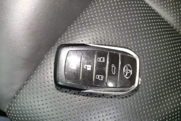 Used Toyota Vellfire 2019 Dual-Engine 2.5L HV Prestige Edition Vehicle Key