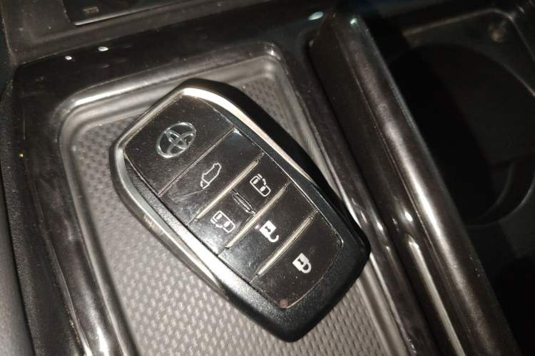 Used Toyota Vellfire 2019 Dual-Engine 2.5L HV Luxury Edition Vehicle Key