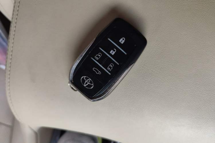 Used Toyota Vellfire 2019 Dual-Engine 2.5L HV Prestige Edition Vehicle Key