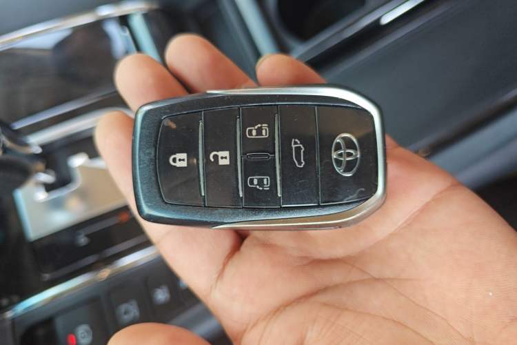 Used Toyota Vellfire 2019 Dual-Engine 2.5L HV Luxury Edition Vehicle Key