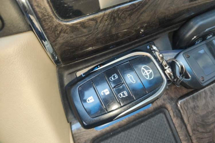 Used Toyota Vellfire 2019 Dual-Engine 2.5L HV Prestige Edition Vehicle Key