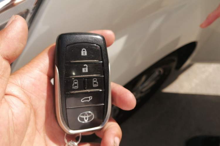 Used Toyota Vellfire 2019 Dual-Engine 2.5L HV Luxury Edition Vehicle Key