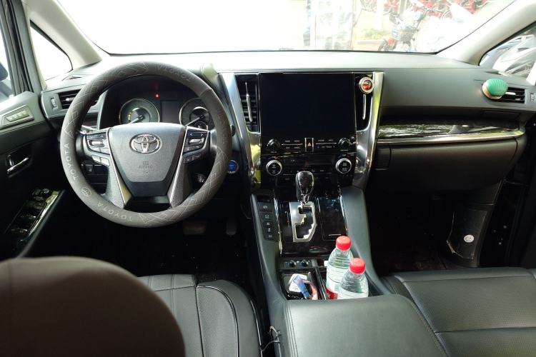 Used Toyota Vellfire 2020 Dual-Engine 2.5L HV Luxury Edition Center Console