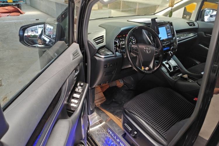 Used Toyota Vellfire 2020 Dual-Engine 2.5L HV Luxury Edition Driver Seat