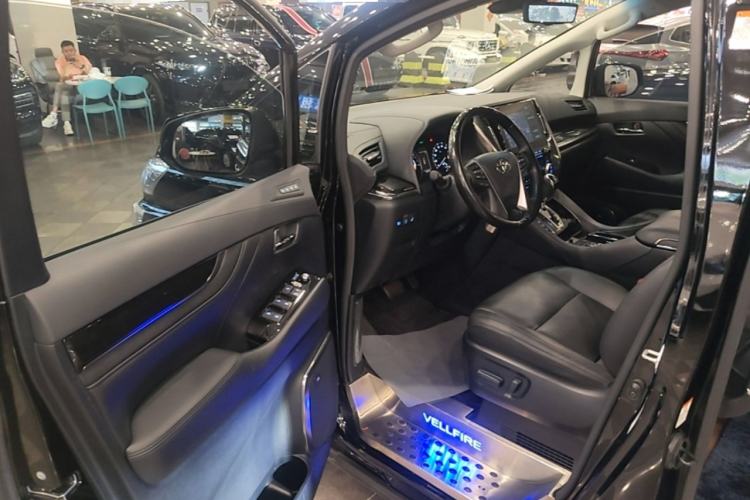 Used Toyota Vellfire 2020 Dual-Engine 2.5L HV Luxury Edition Driver Seat
