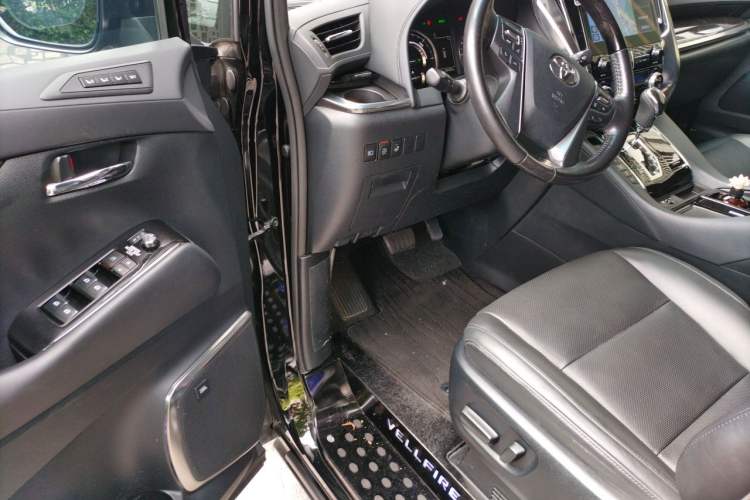 Used Toyota Vellfire 2020 Dual-Engine 2.5L HV Luxury Edition Driver Seat