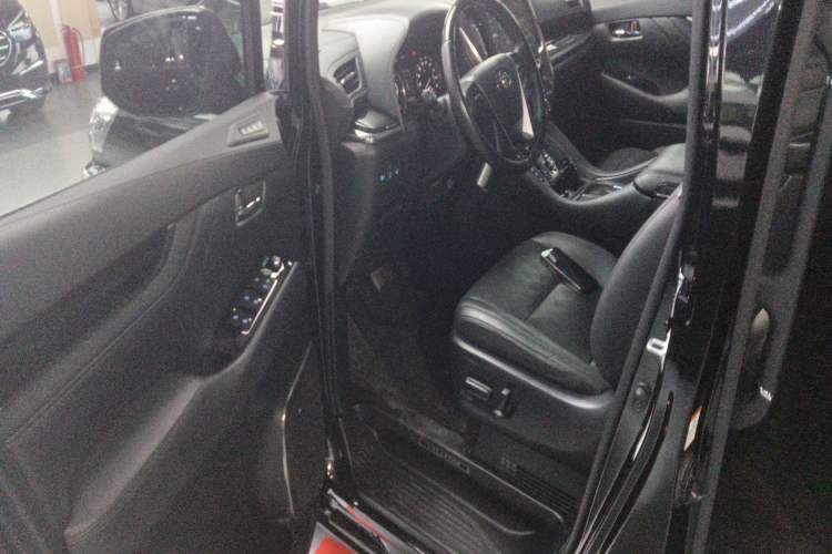 Used Toyota Vellfire 2020 Dual-Engine 2.5L HV Luxury Edition Driver Seat