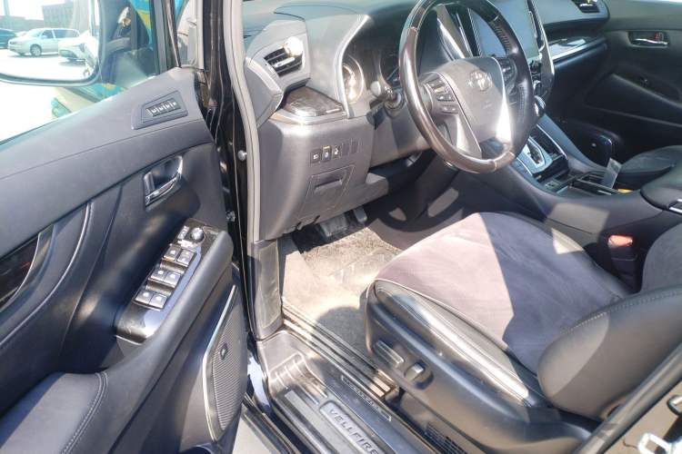 Used Toyota Vellfire 2020 Dual-Engine 2.5L HV Luxury Edition Driver Seat