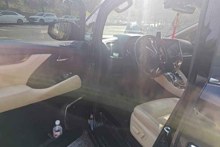 Used Toyota Vellfire 2020 Dual-Engine 2.5L HV Prestige Edition Driver Seat