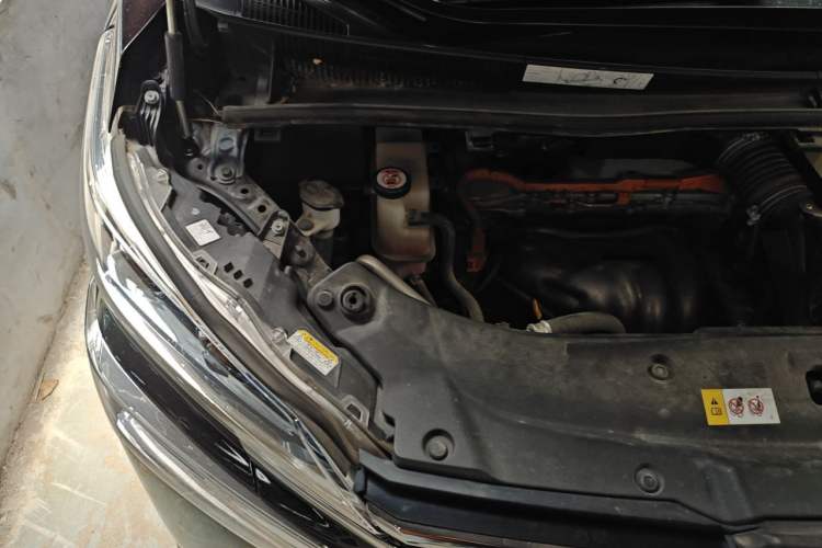 Used Toyota Vellfire 2020 Dual-Engine 2.5L HV Luxury Edition Engine Bay Right